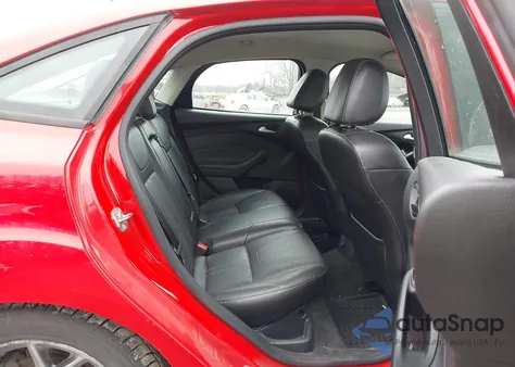 2014 Ford Focus Se z USA, uszkodzony, nr VIN 1FADP3F22EL235504